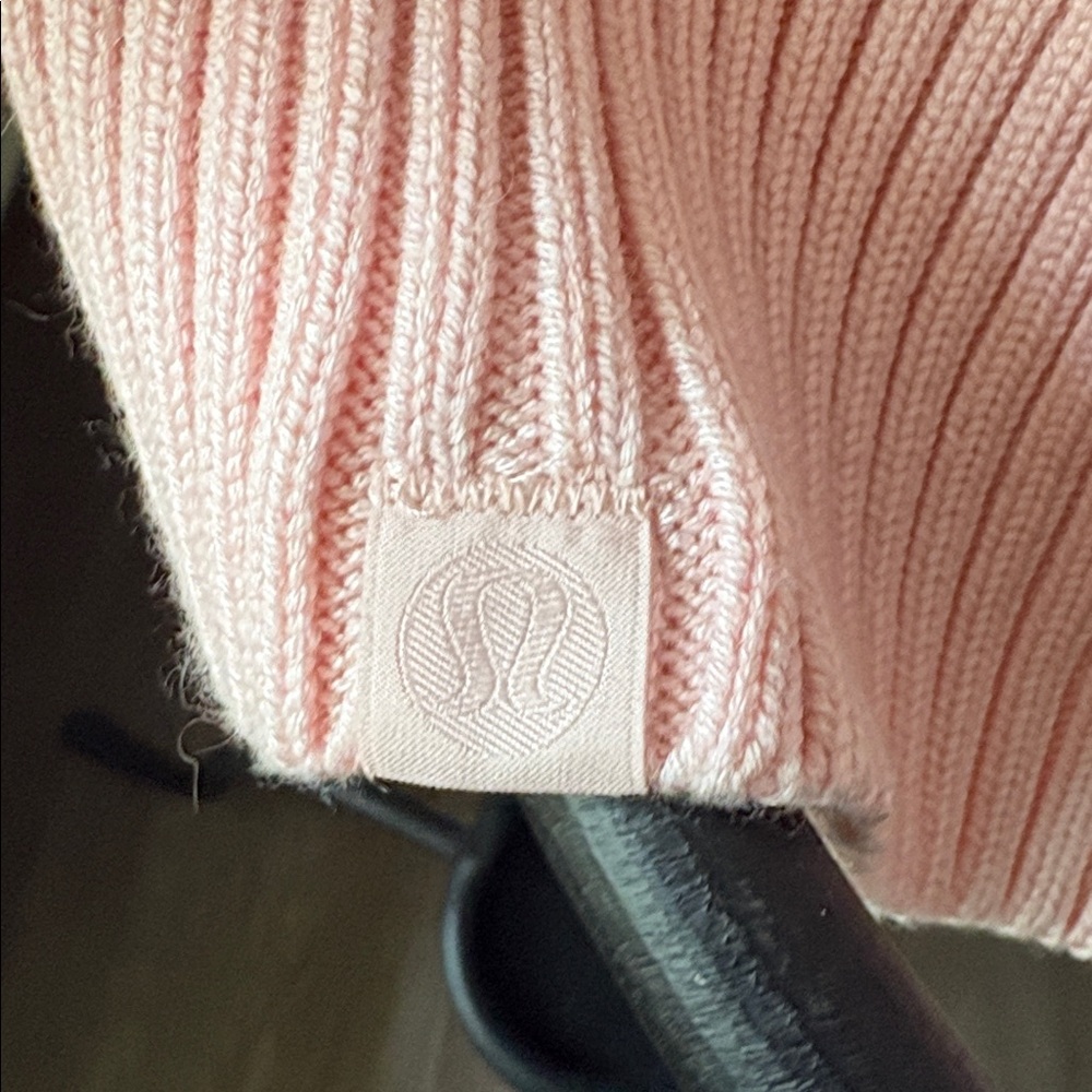 Lululemon Texture Play Crew Sweater
Pink Mist Medium- Large - Picture 6 of 7